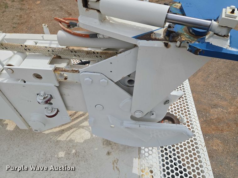image for item EW0160 2012 International 4300 digger derrick truck