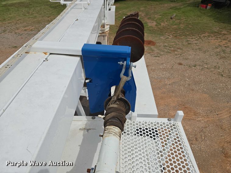 image for item EW0160 2012 International 4300 digger derrick truck