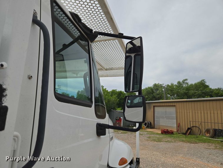 image for item EW0160 2012 International 4300 digger derrick truck