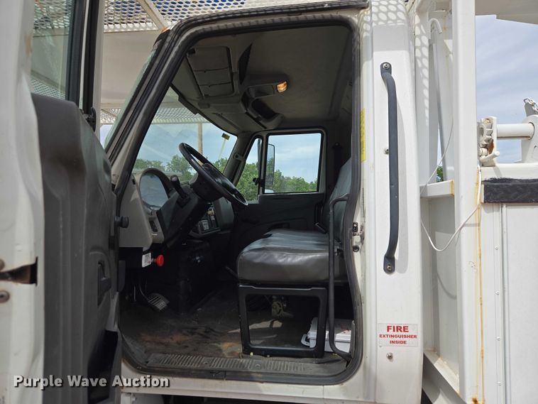 image for item EW0160 2012 International 4300 digger derrick truck