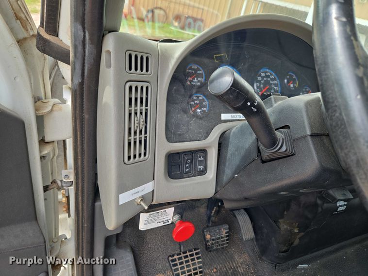 image for item EW0160 2012 International 4300 digger derrick truck