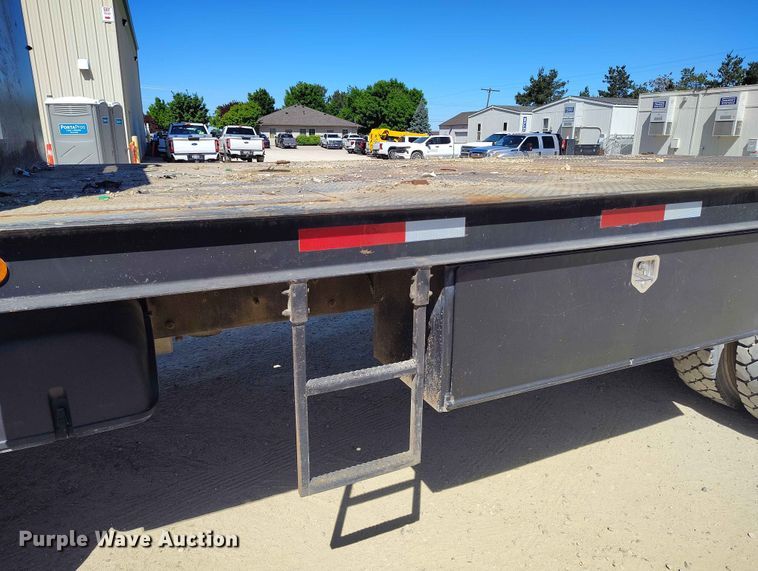 image for item EW1013 2003 Freightliner FL70 flatbed truck