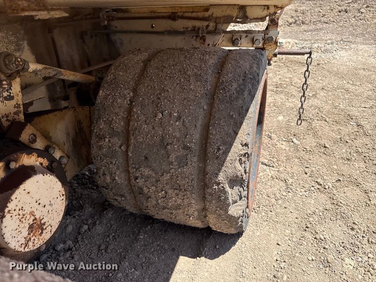 image for item EW4552 Cedarapids 552 paver