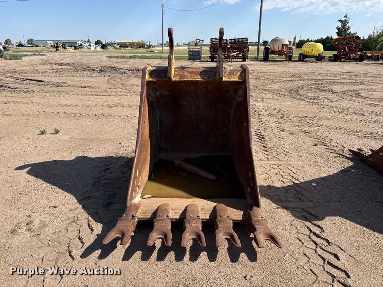 image for item FB6675 Caterpillar bucket