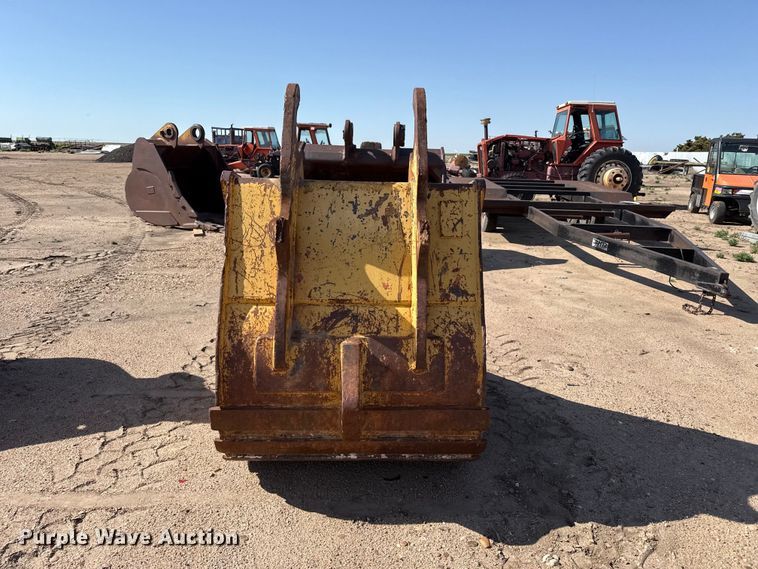 image for item FB6675 Caterpillar bucket