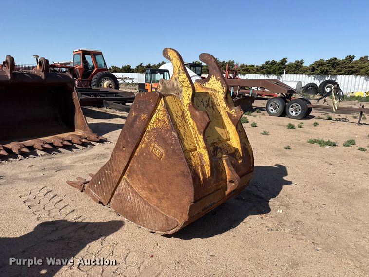image for item FB6675 Caterpillar bucket