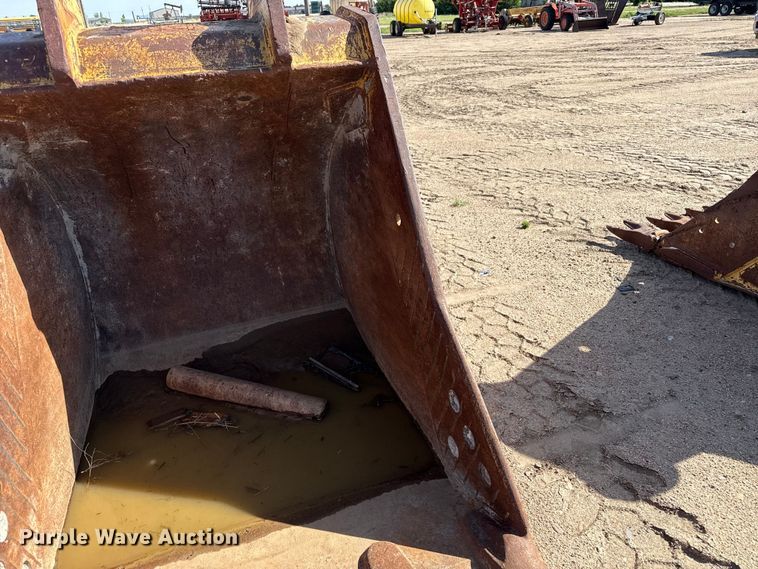 image for item FB6675 Caterpillar bucket