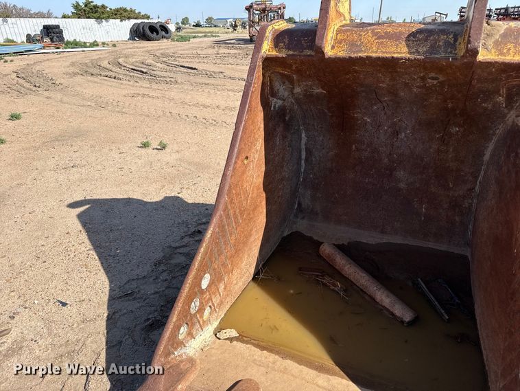 image for item FB6675 Caterpillar bucket