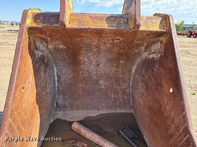 image for item FB6675 Caterpillar bucket