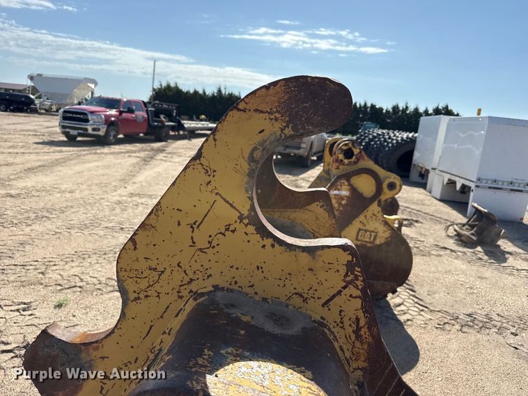 image for item FB6675 Caterpillar bucket