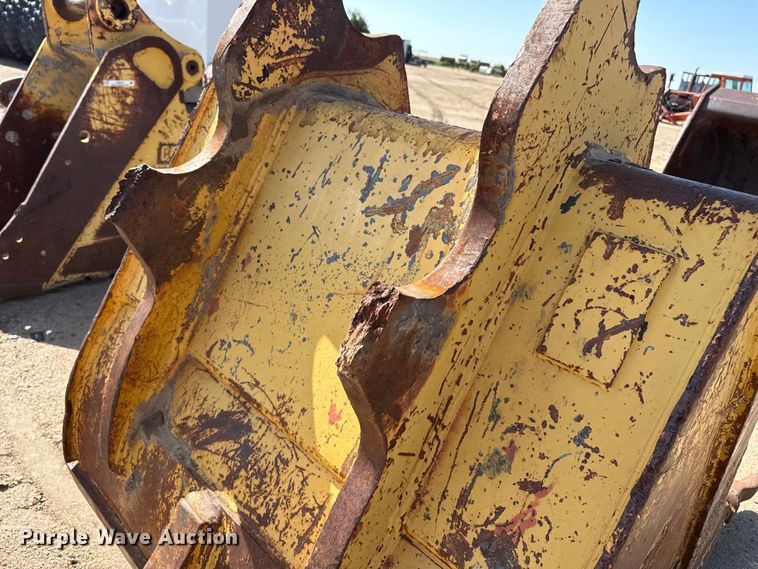 image for item FB6675 Caterpillar bucket
