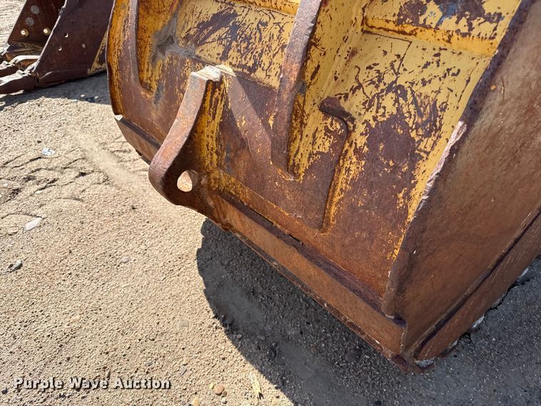 image for item FB6675 Caterpillar bucket