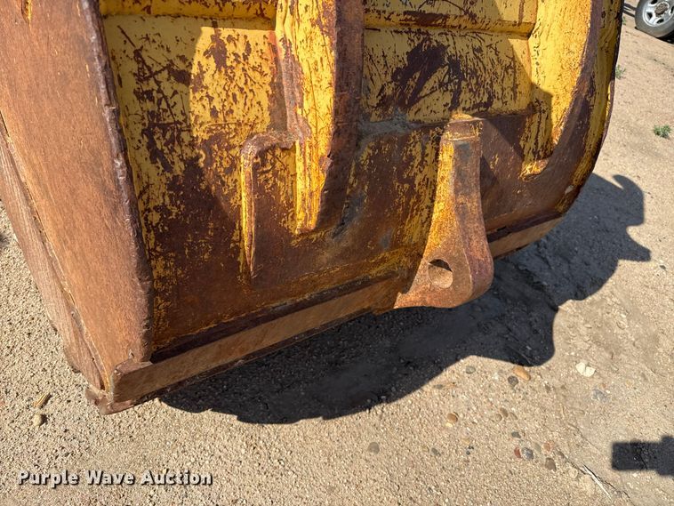 image for item FB6675 Caterpillar bucket