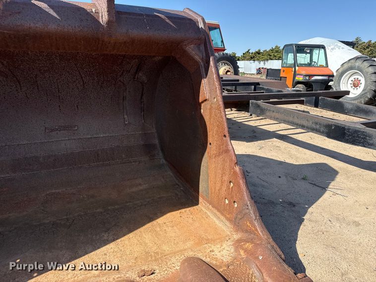 image for item FB6676 Caterpillar bucket