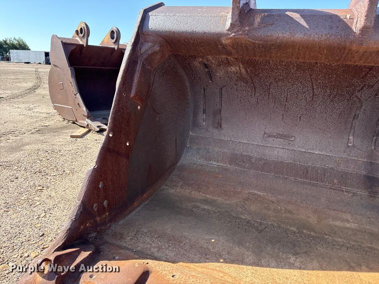 image for item FB6676 Caterpillar bucket