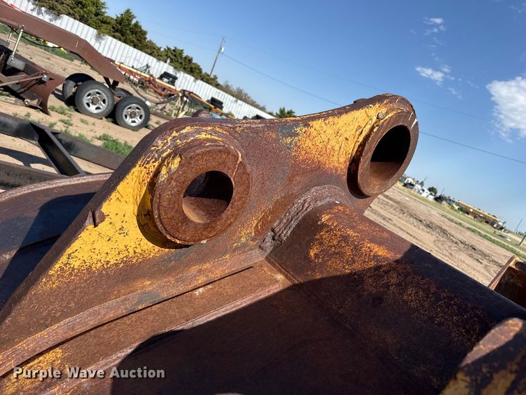 image for item FB6676 Caterpillar bucket