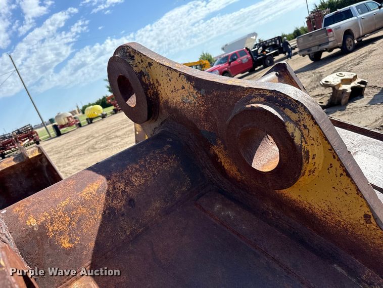 image for item FB6676 Caterpillar bucket