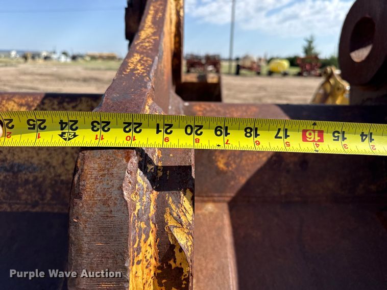 image for item FB6676 Caterpillar bucket