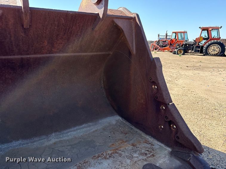 image for item FB6677 Caterpillar bucket