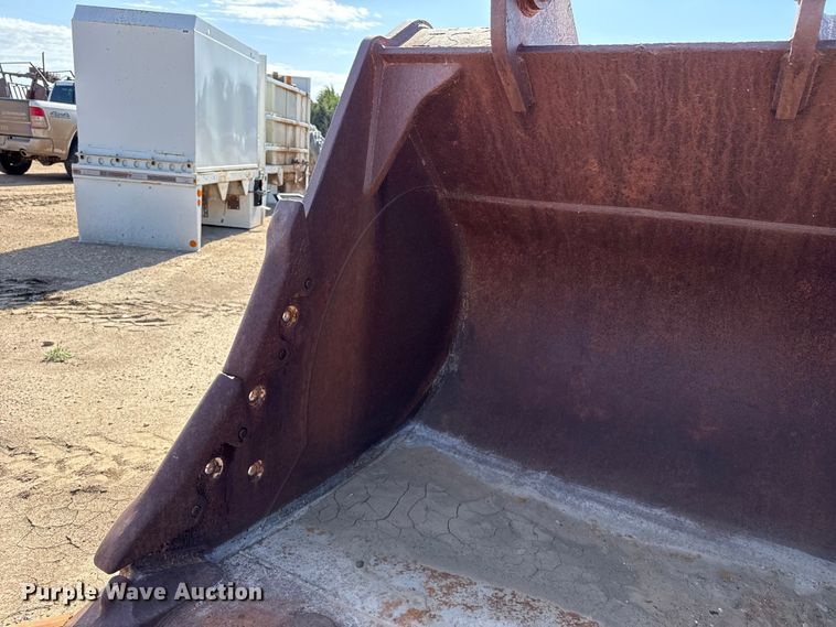 image for item FB6677 Caterpillar bucket