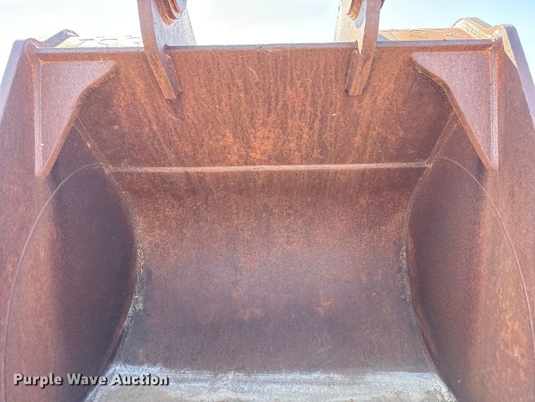 image for item FB6677 Caterpillar bucket