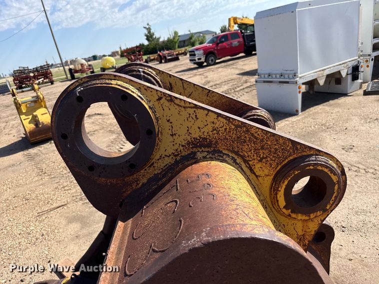 image for item FB6677 Caterpillar bucket