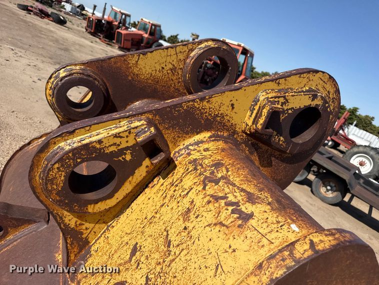 image for item FB6677 Caterpillar bucket
