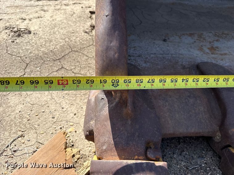 image for item FB6677 Caterpillar bucket