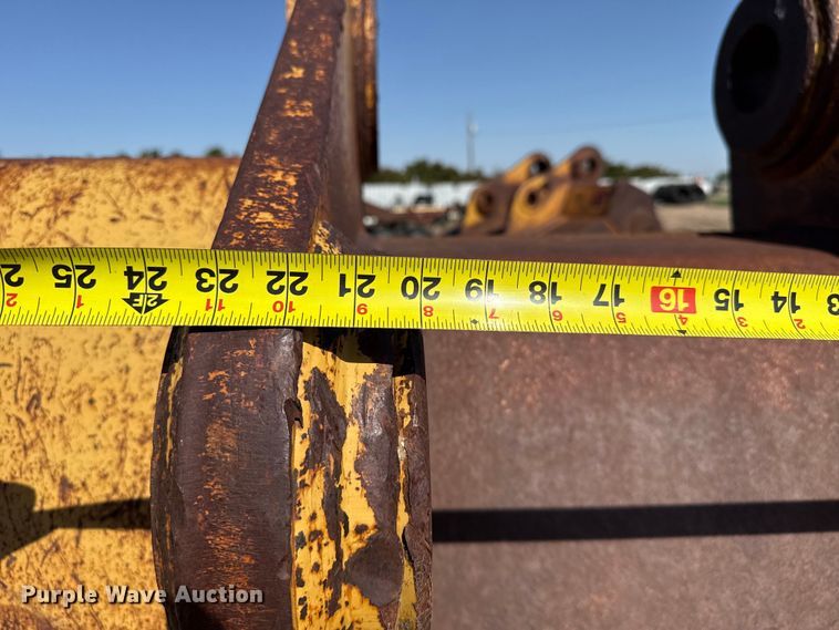 image for item FB6677 Caterpillar bucket