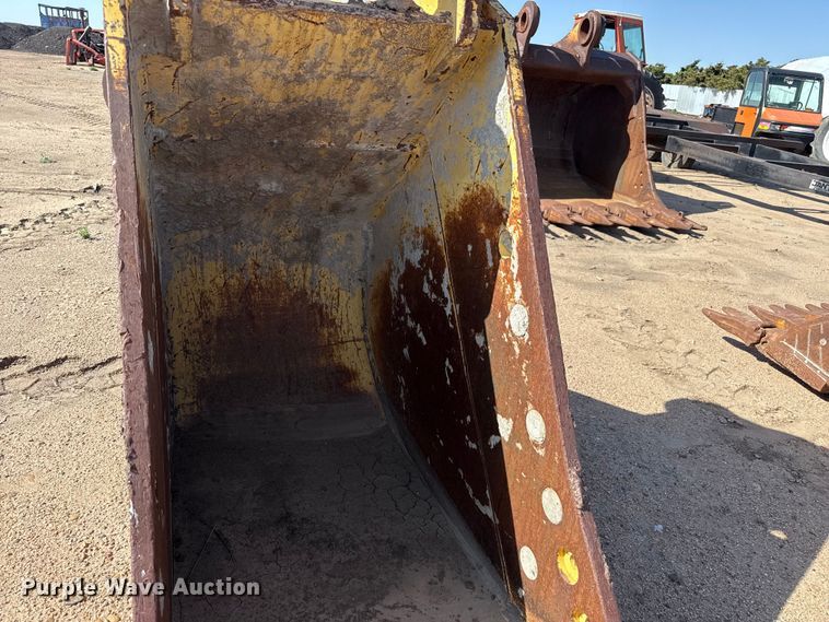image for item FB6678 Caterpillar bucket