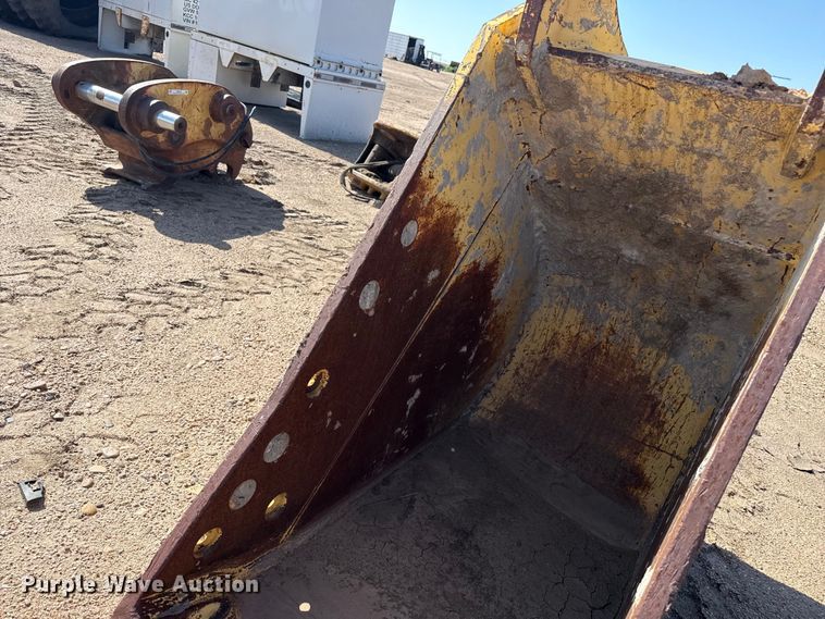 image for item FB6678 Caterpillar bucket