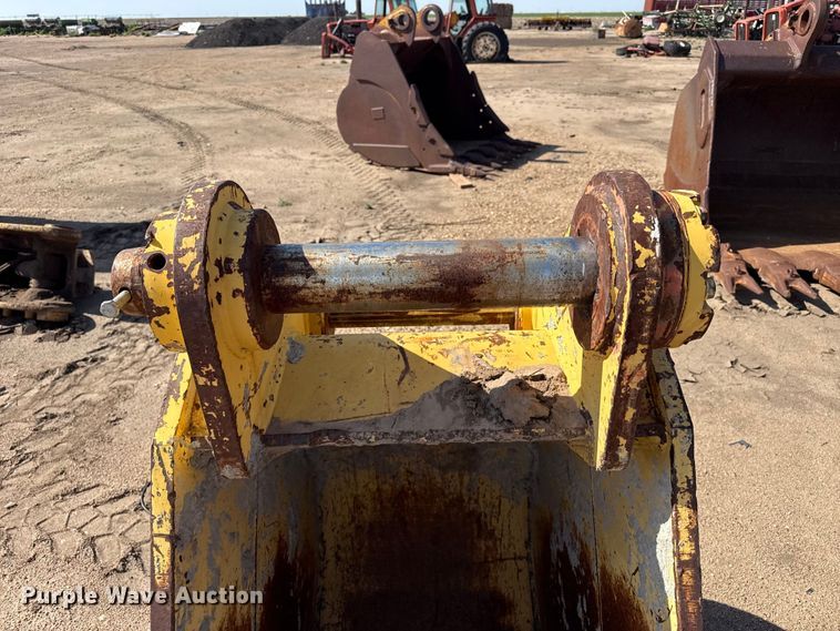 image for item FB6678 Caterpillar bucket