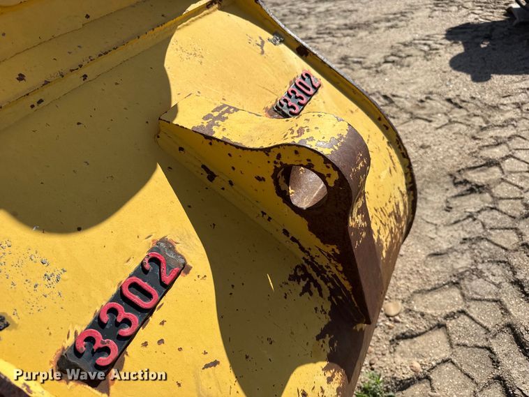 image for item FB6678 Caterpillar bucket