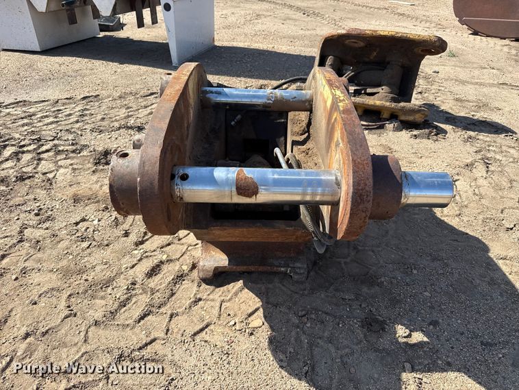 image for item FB6679 Caterpillar quick coupler