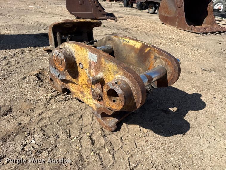 image for item FB6679 Caterpillar quick coupler