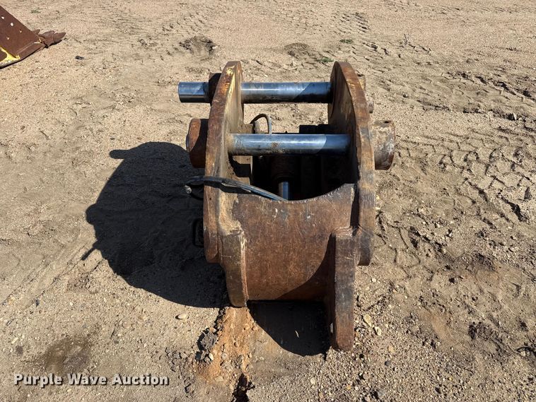 image for item FB6679 Caterpillar quick coupler
