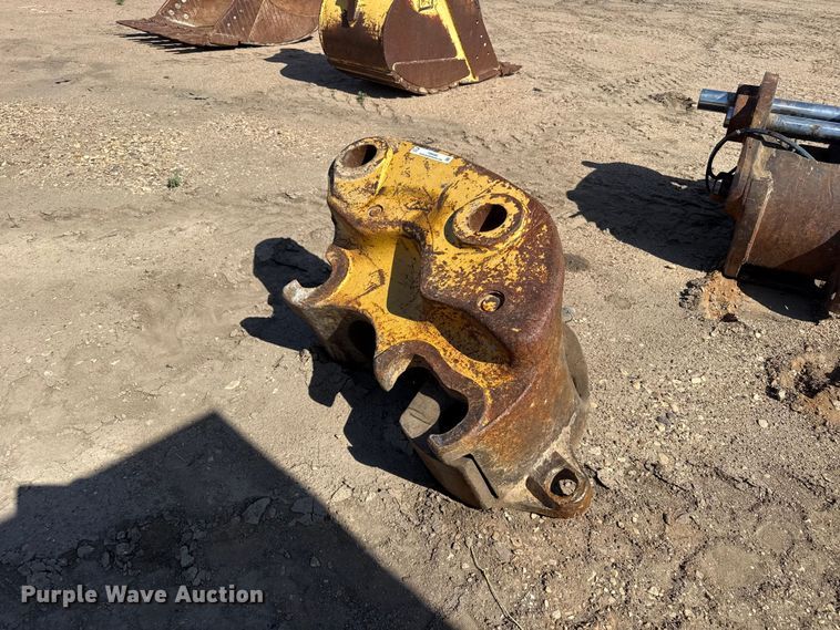 image for item FB6680 Caterpillar quick coupler