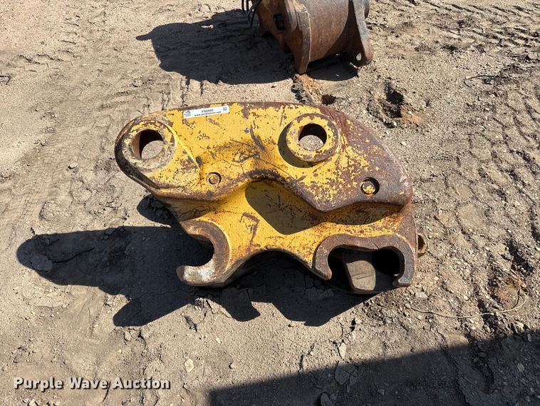 image for item FB6680 Caterpillar quick coupler