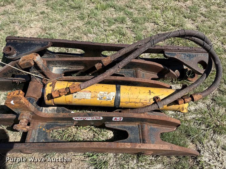 image for item FB6687 (2) excavator thumbs