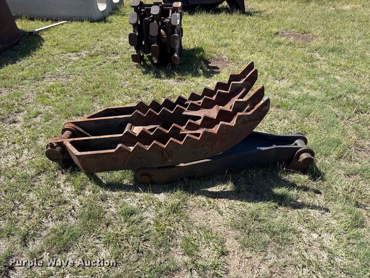 image for item FB6687 (2) excavator thumbs