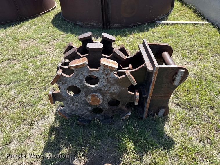 image for item FB6688 Excavator compaction wheel