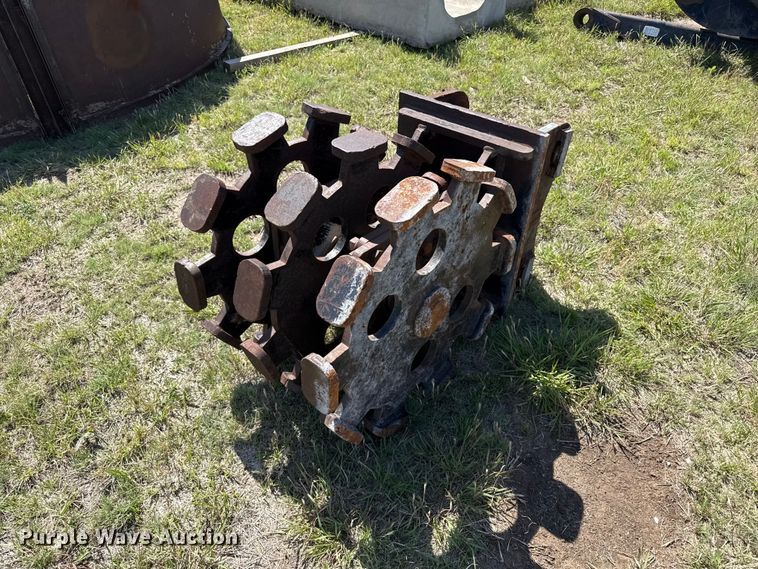 image for item FB6688 Excavator compaction wheel