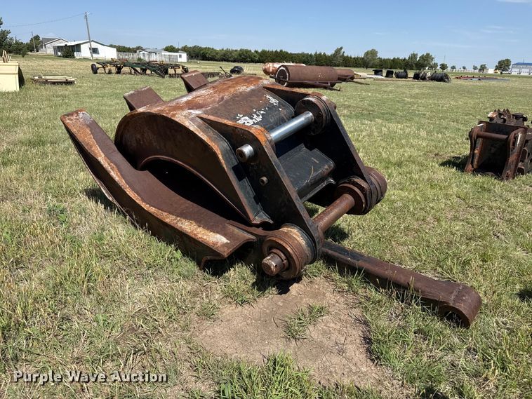 Caterpillar excavator grapple