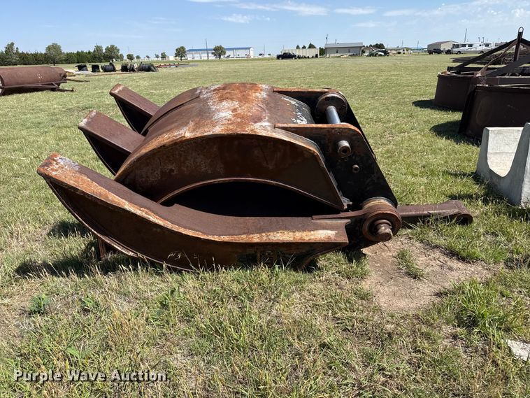 image for item FB6689 Caterpillar excavator grapple