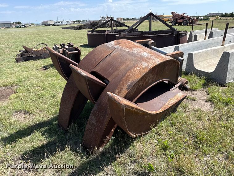 image for item FB6689 Caterpillar excavator grapple