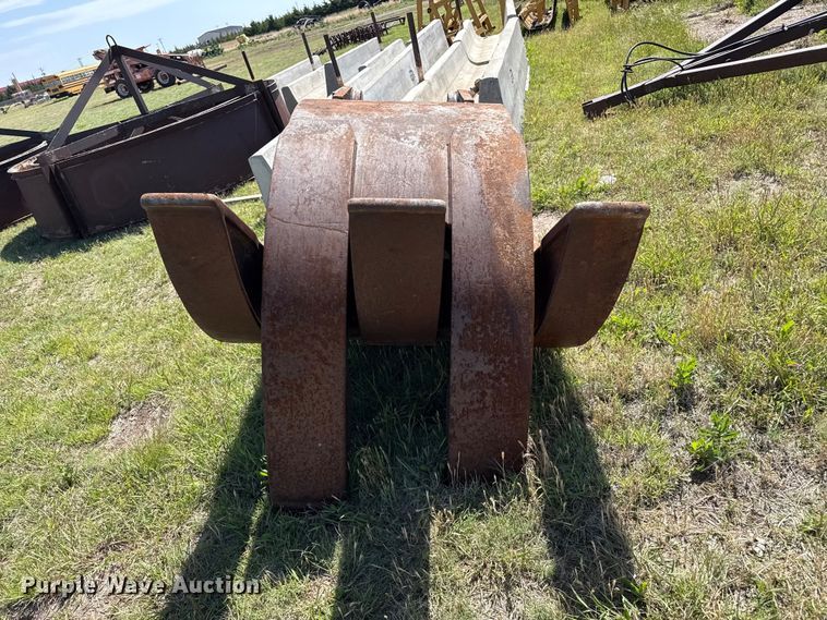 image for item FB6689 Caterpillar excavator grapple
