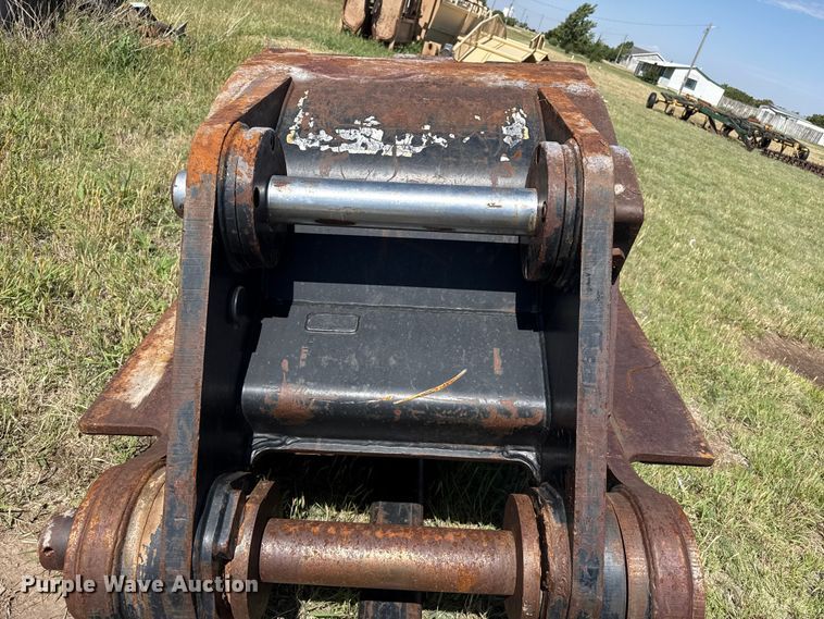 image for item FB6689 Caterpillar excavator grapple