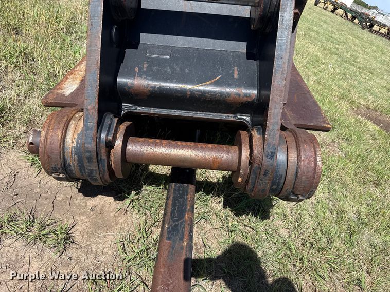 image for item FB6689 Caterpillar excavator grapple