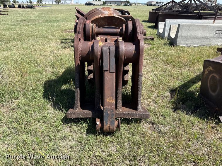 image for item FB6690 Concrete crusher