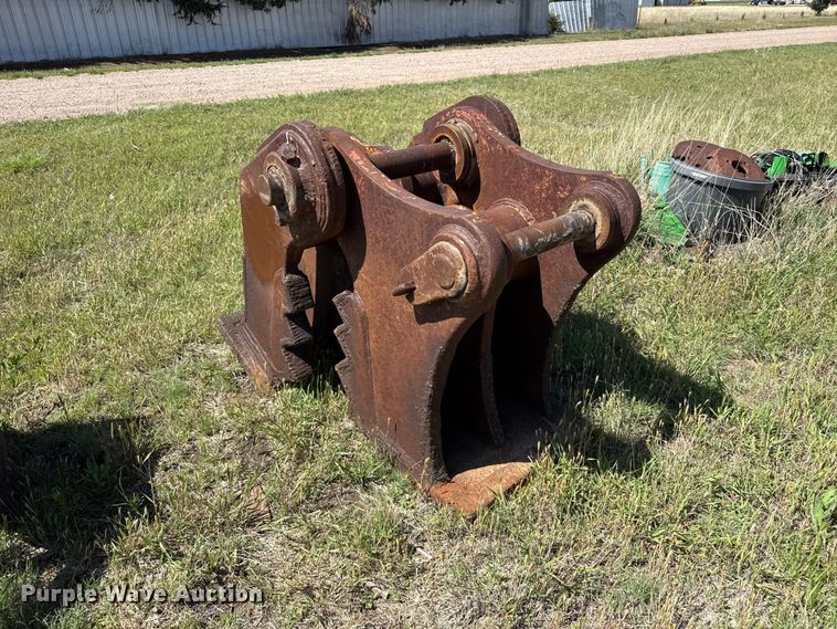 image for item FB6690 Concrete crusher